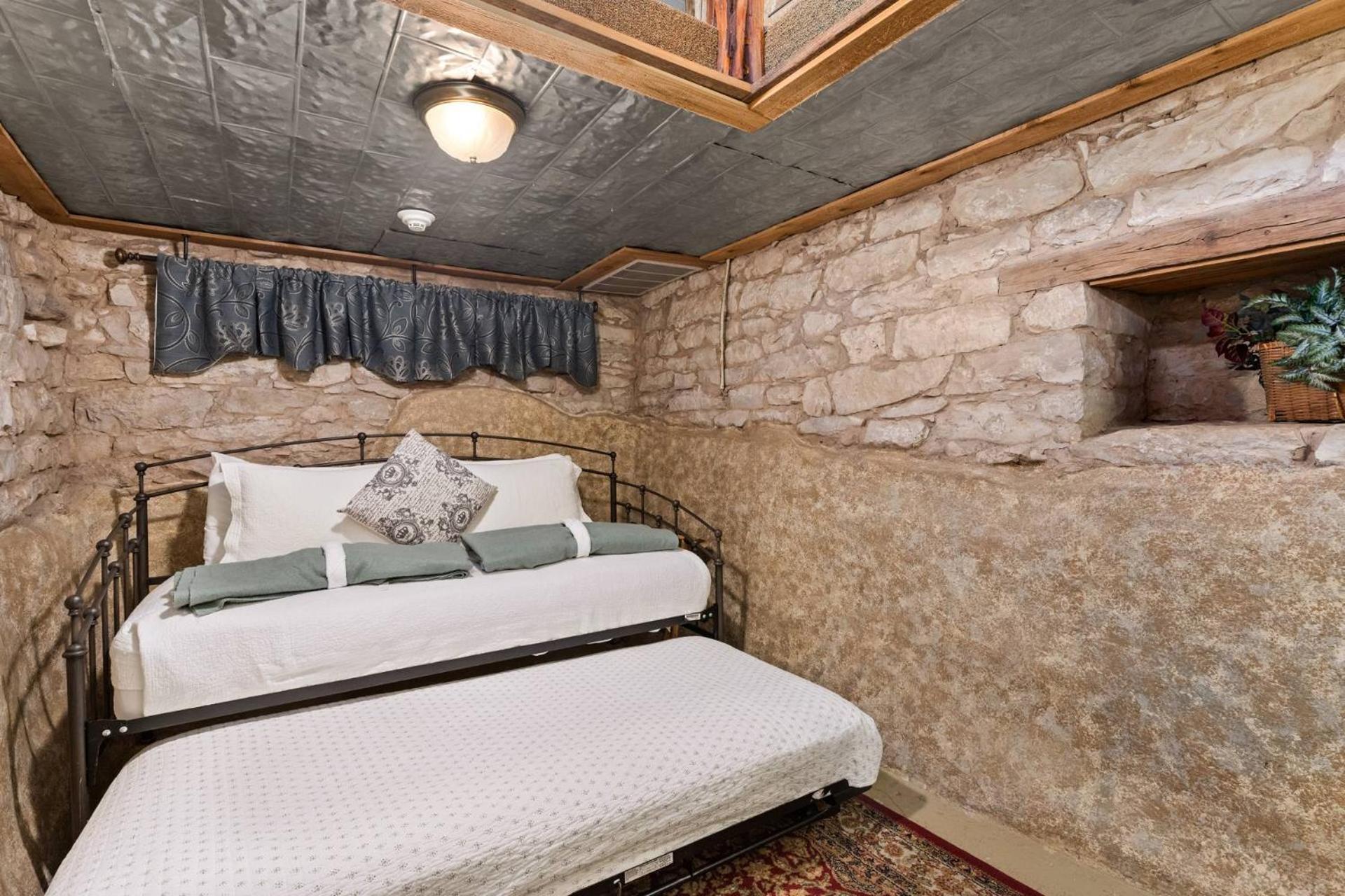 #6 The Root Cellar At Garrison In Gruene Villa Ню Браунфелс Екстериор снимка